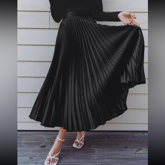 Boho black pleated midi skirt - Picture 1 of 4